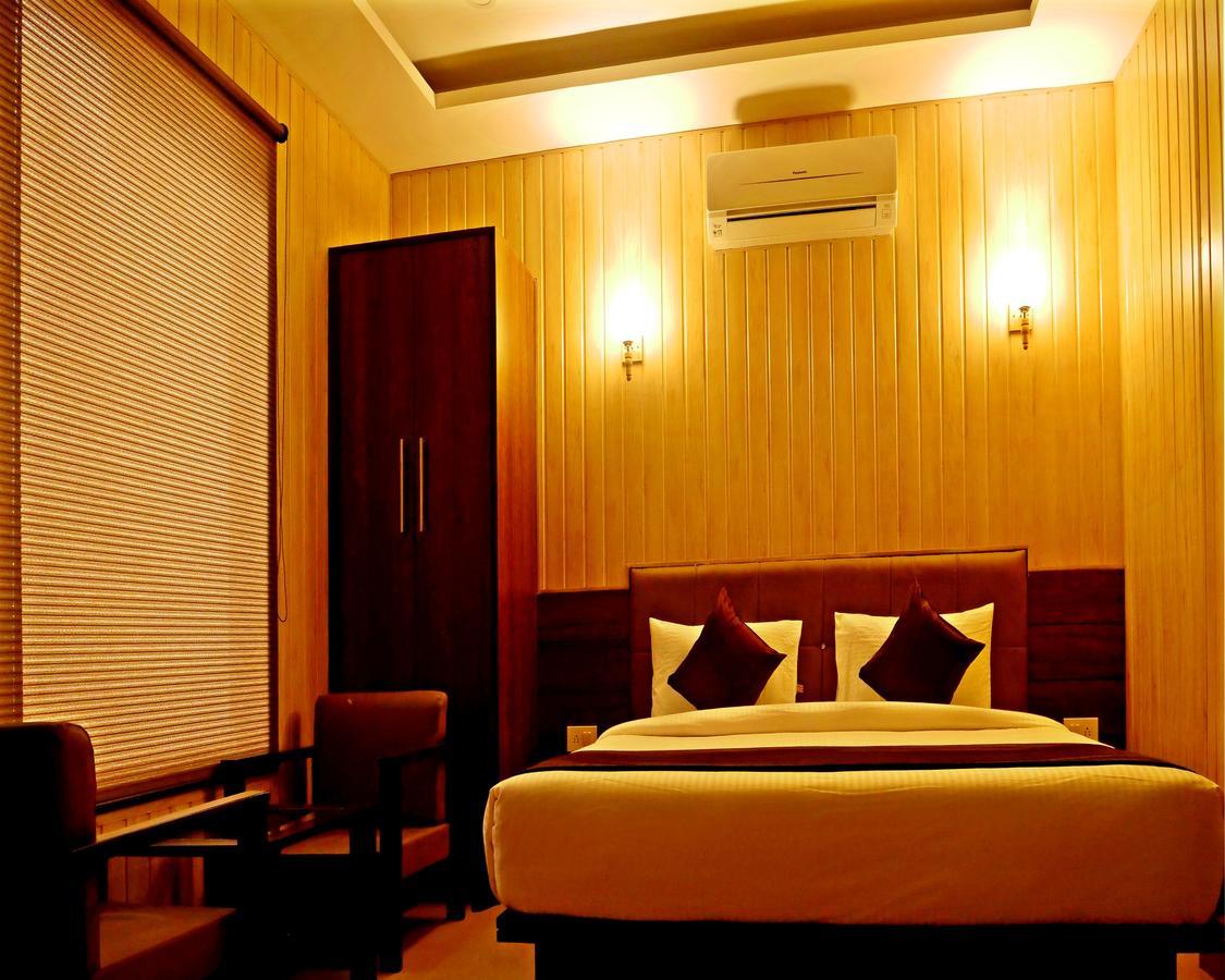 Hotel Trance Ganga Tapovan Kültér fotó