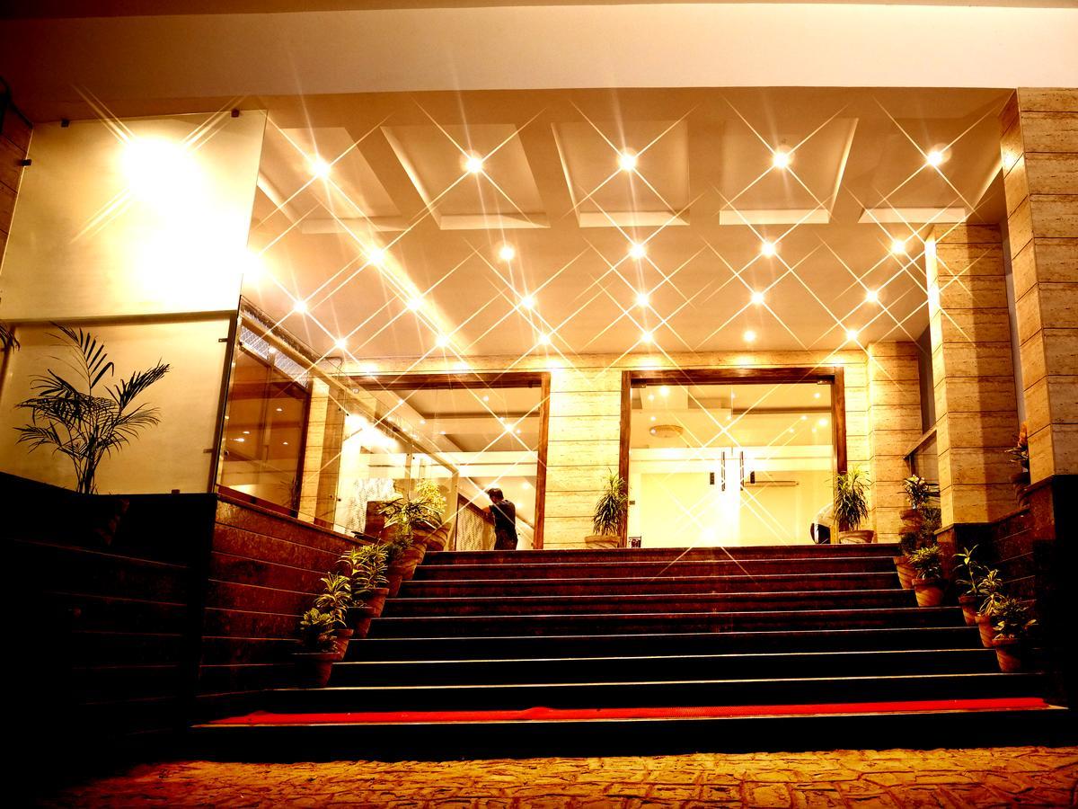 Hotel Trance Ganga Tapovan Kültér fotó